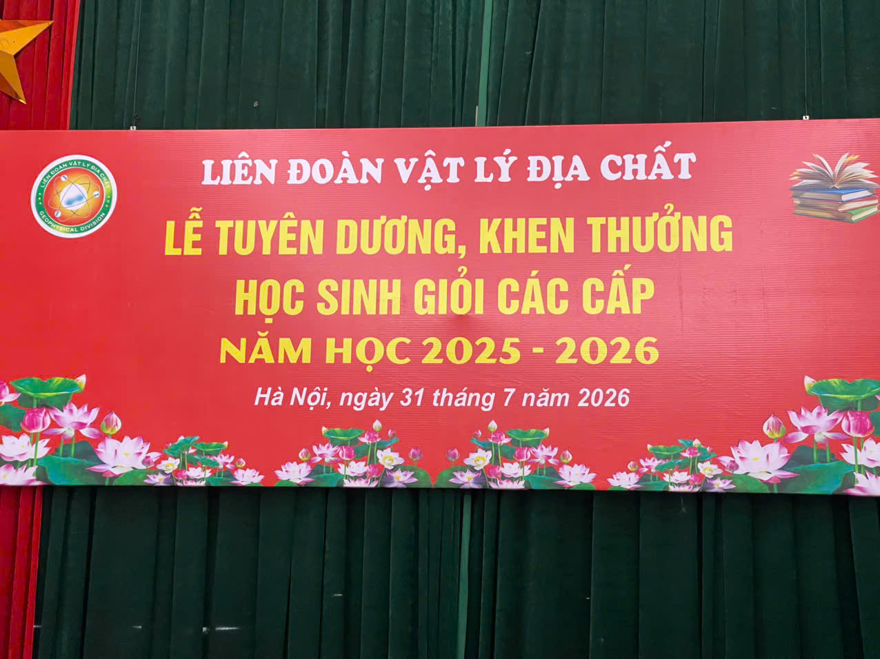 LỄ TUYÊN DƯƠNG, KHEN THƯỞNG CON EM CÁN BỘ, VIÊN CHỨC VÀ NGƯỜI LAO ĐỘNG ĐẠT THÀNH TÍCH CAO TRONG HỌC TẬP NĂM HỌC 2025 – 2026