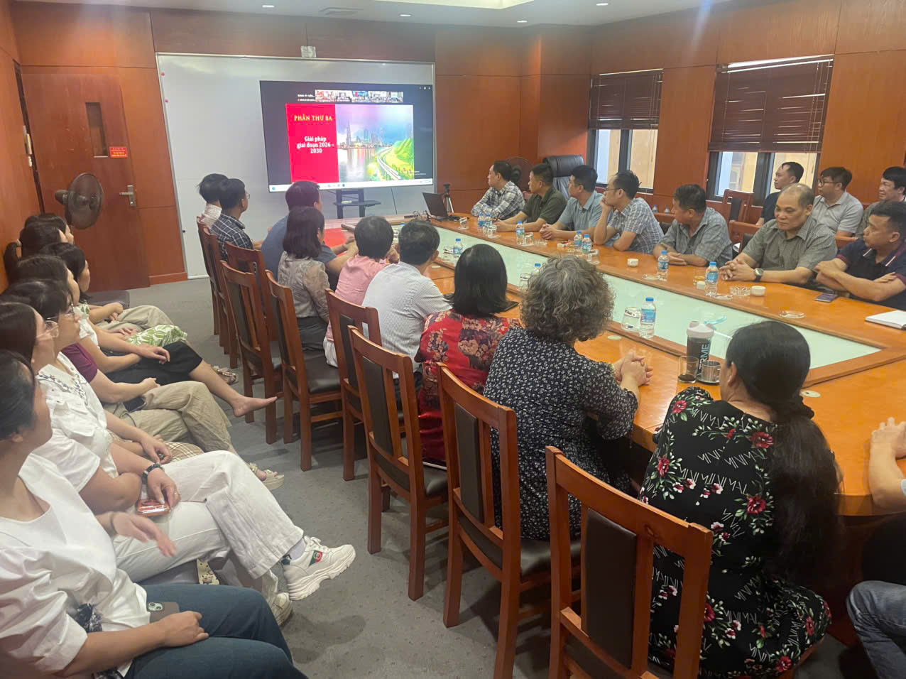 Hội nghị toàn quốc nghiên cứu, học tập, quán triệt và triển khai thực hiện một số Nghị quyết, Chỉ thị của Bộ Chính trị
