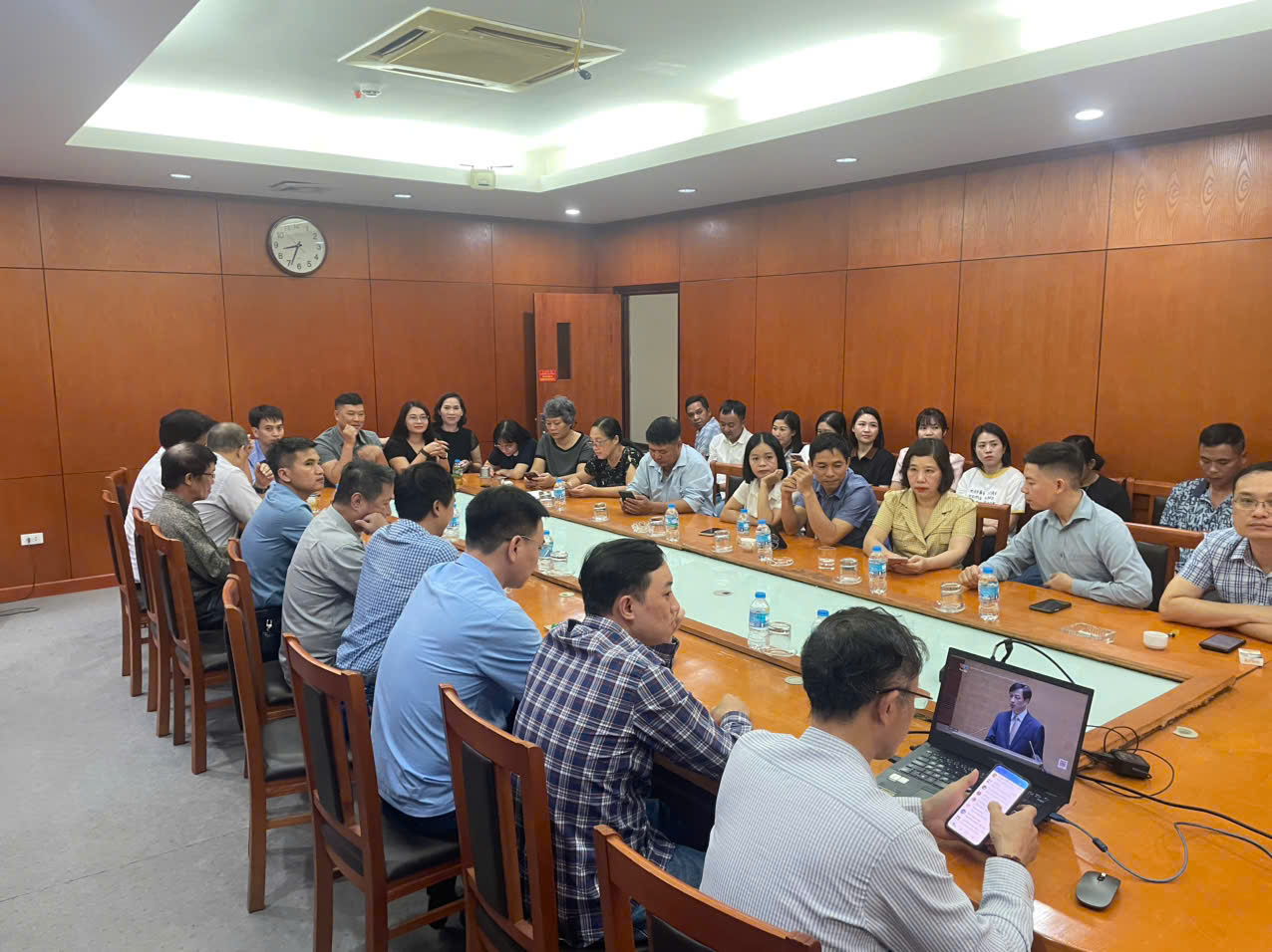 Hội nghị toàn quốc nghiên cứu, học tập, quán triệt và triển khai thực hiện Nghị quyết Hội nghị lần thứ tư Ban Chấp hành Trung ương Đảng khóa XIV